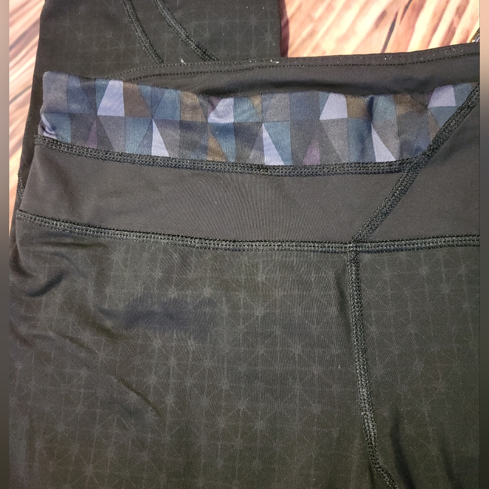Lululemon S6 Capri Leggings Geometric Print - Picture 2 of 5